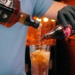 5 moduri de a bea whisky